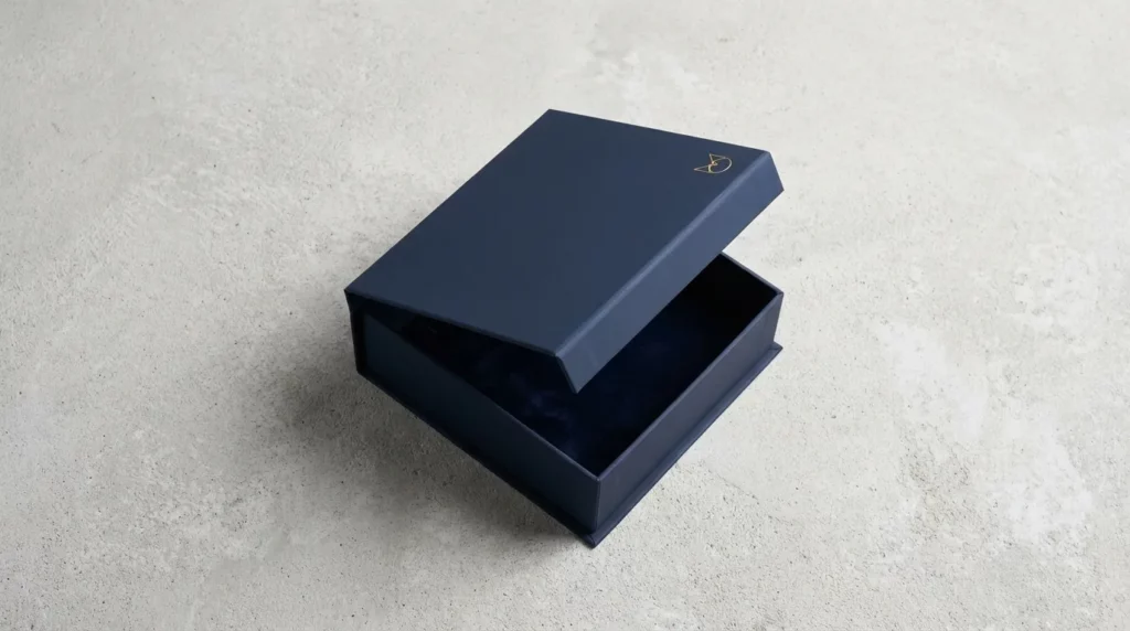 Coffret aimanté sur mesure avec fermeture magnétique et dorure